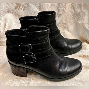Clarks Hollis Pearl Black Leather Ankle Boots 7.5 Silver Buckle Ultimate Comfort
